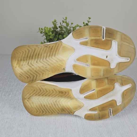 Jordan Men's Black and Orange Athletic Shoes - Picture 13 of 15